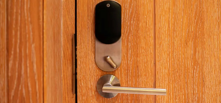 Automatic Locking Door Knob Corte Madera